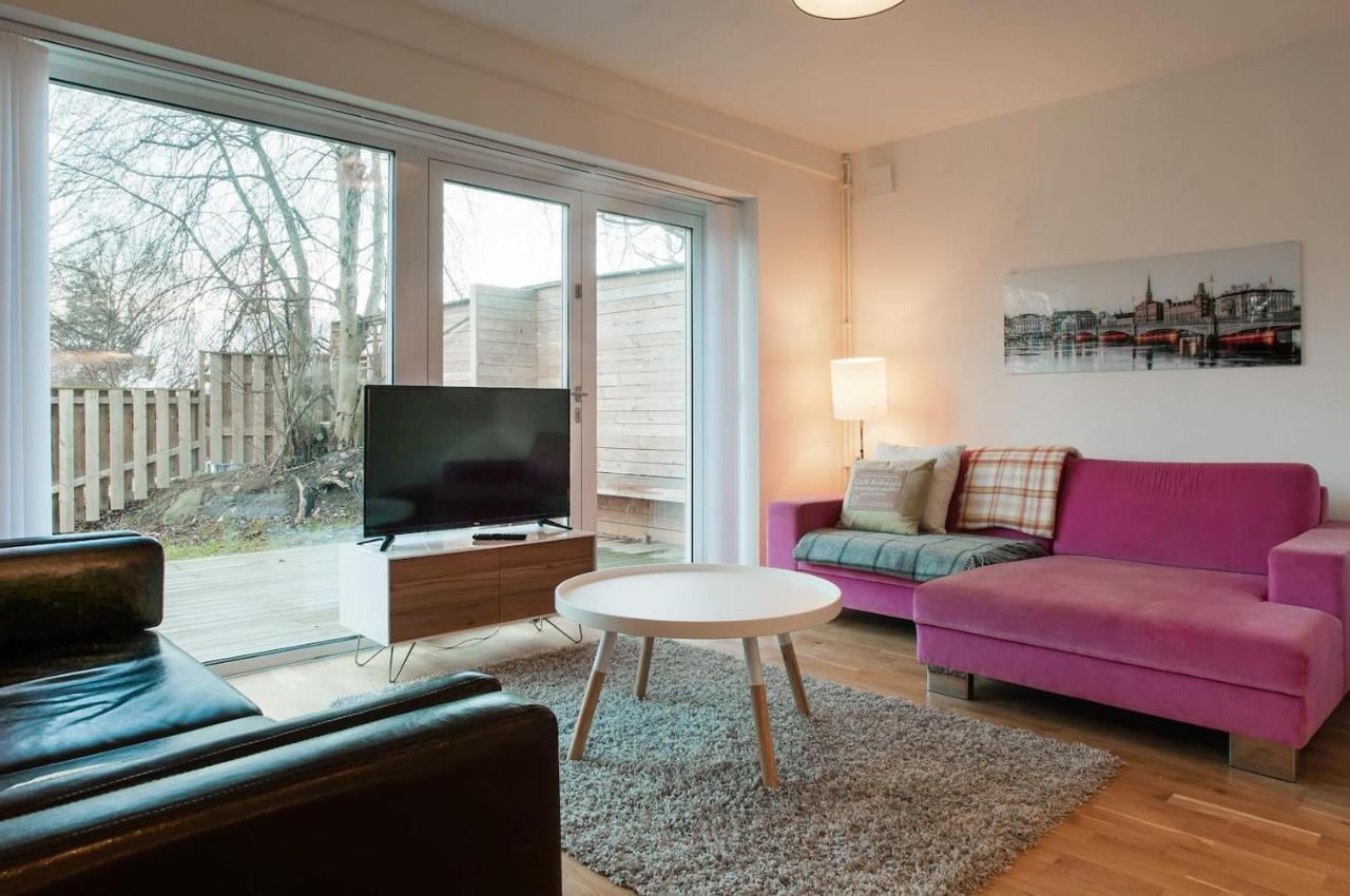 Vila Townhouse On Arlanda Stockholm Metro Line - Easy Checkin Sollentuna Exteriér fotografie