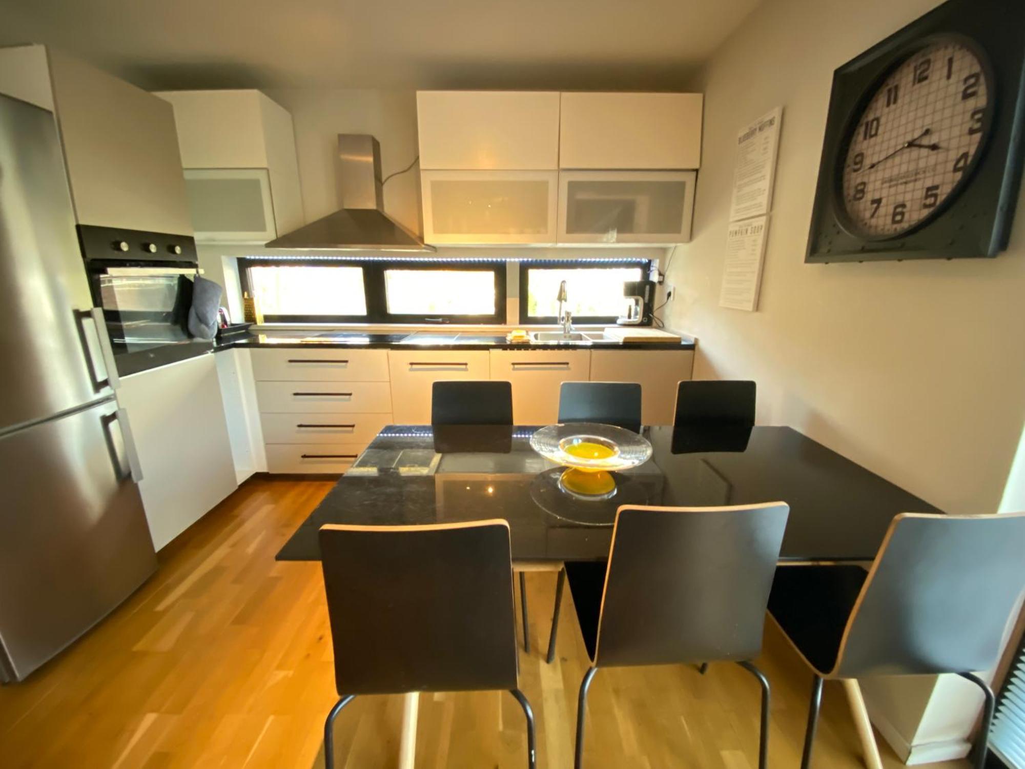 Vila Townhouse On Arlanda Stockholm Metro Line - Easy Checkin Sollentuna Exteriér fotografie